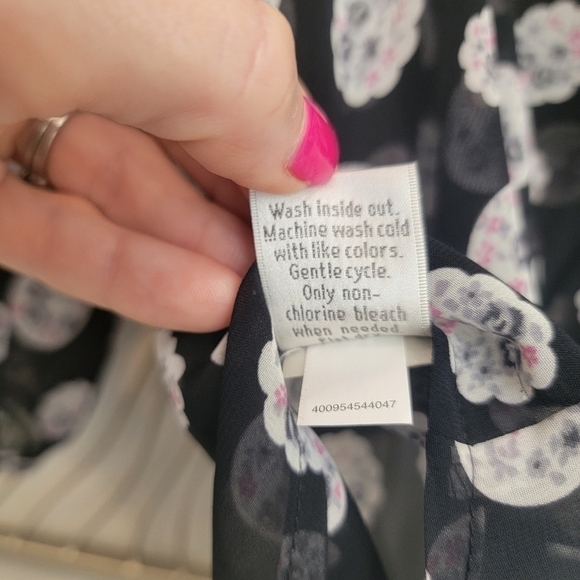 LC Lauren Conrad Semi Sheer Chiffon Black Floral Pleat Button Front Blouse XS - Picture 10 of 12